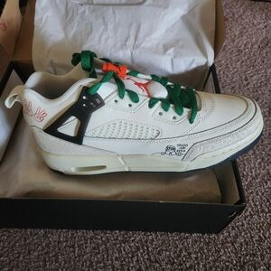 Stylish Sail Sneakers with Green Laces